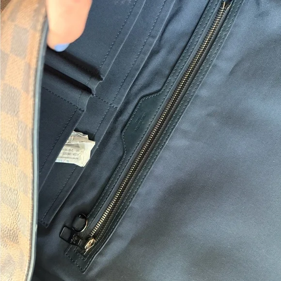 Louis Vuitton messenger bag - Picture 8 of 9